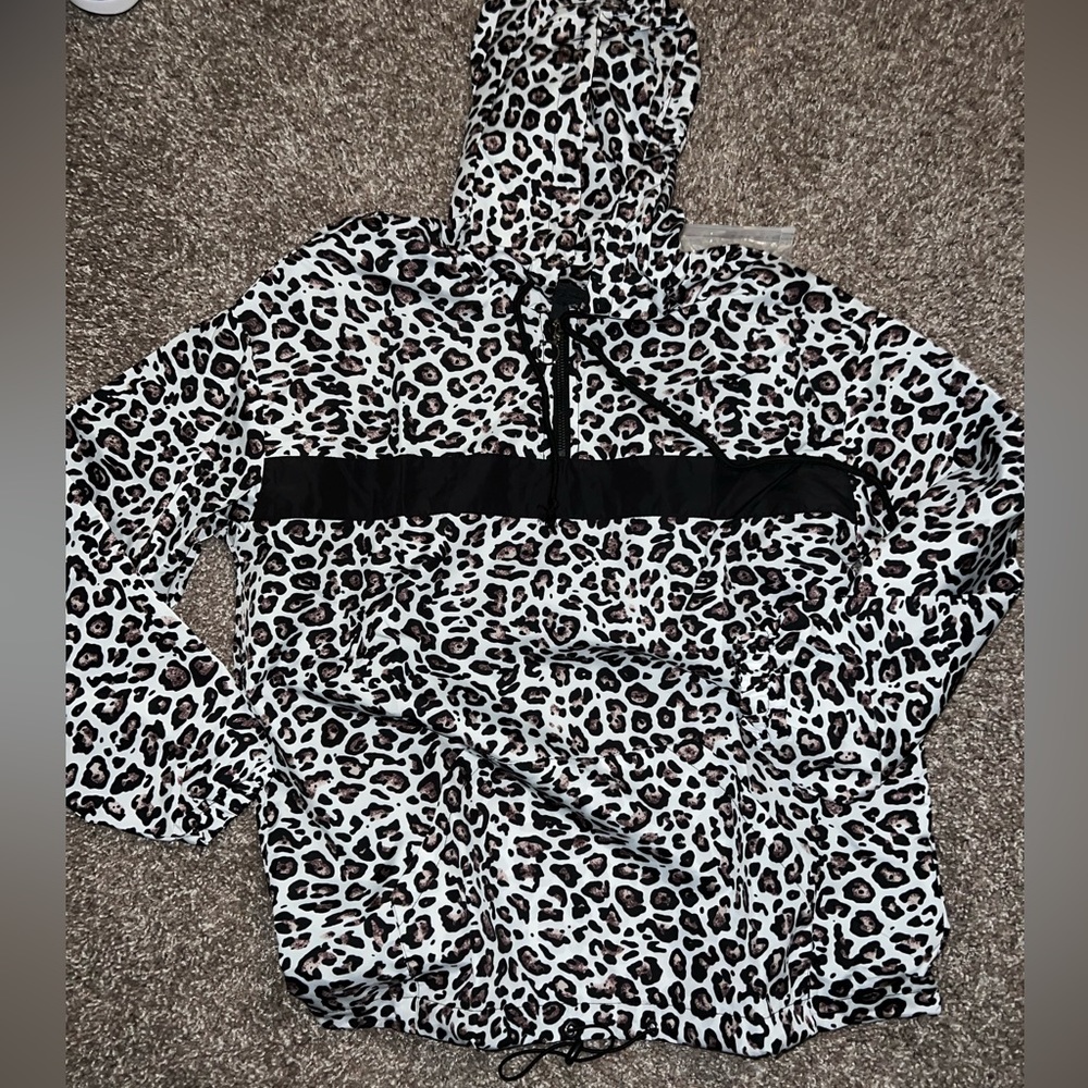 New in packaging. Women’s Leopard Print hooded pullover windbreaker.